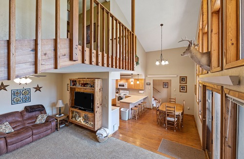 Lead House | Large private lot. Beautiful cabin with a stream and trout pond!