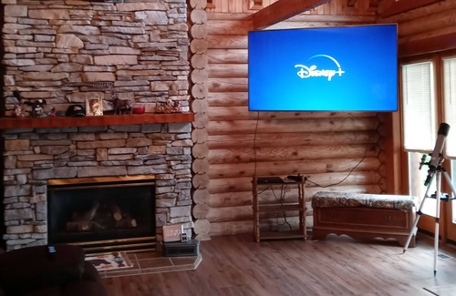 Lawrence County Cabin | Large Private Luxury Log Cabin w/ jacuzzi, game room, private lake on 100 acres