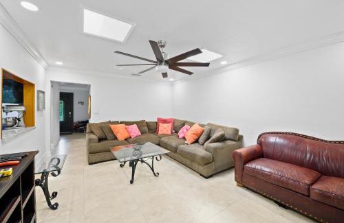 South Miami House | Large Private Room, Free Car Service, Walk to UM!