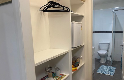 Yass Bed & Breakfast | Large Private Room with Ensuite includes Continental Breakfast