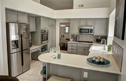 Topaz House | LARGE, PRIVATE Yard & Heated, Saltwater Pool/Spa, Detached Casita, Peloton