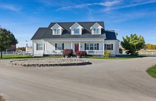 Meridian House | Large Property with Hot Tubs and Swimming Pool