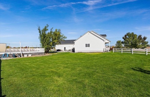 Meridian House | Large Property with Hot Tubs and Swimming Pool