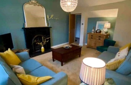 Rostrevor Apartment | Large Quaint Mews Property in Rostrevor Village