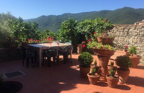 Popiglio House | Large quality Medieval house with pool. Sleeps 20+. Complete privacy.
