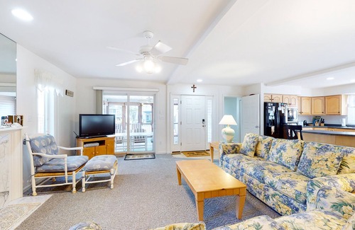Caine Woods House | Large, Quiet Family Home w/Deck, Porch & WiFi - Walk to the Beach, Shops & More