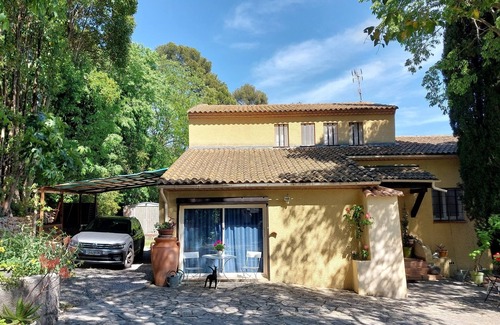 Hopitaux-Facultes House | Large, quiet house with wooded garden and swimming pool, near town center (12')