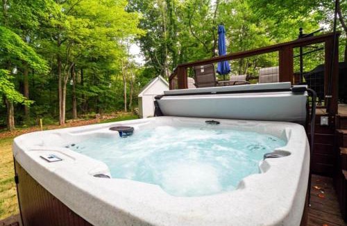 Northwest Akron House | Large Remodeled 4 Bed 3 Bath Secluded With Hot Tub