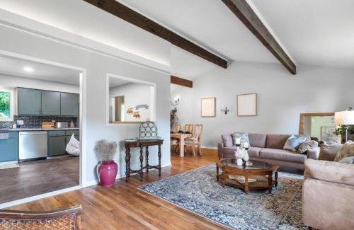 Northwest Akron House | Large Remodeled 4 Bed 3 Bath Secluded With Hot Tub