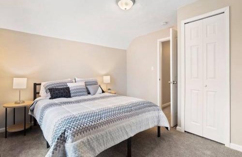 Detroit - Shoreway House | Large Remodeled 4 Bedroom Only 7 Minutes to Downtown