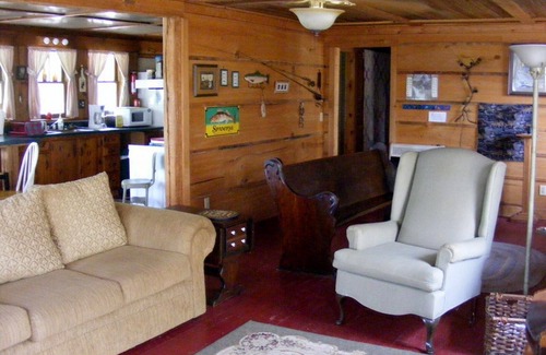 Hardy Cabin | Large remolded hunting lodge with beautiful views of the Spring River Falls