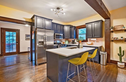 Greenwood House | Large, Renovated Hip & Historic Craftsman in 5 Points - 2 Miles from Downtown