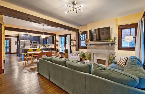 Greenwood House | Large, Renovated Hip & Historic Craftsman in 5 Points - 2 Miles from Downtown