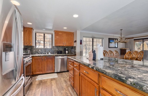 June Lake Condo | Large, renovated Interlaken condo that accommodates 10!