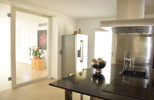 Guerrevieille Villa | Large renovated property with sea view, indoor pool, beaches 50 meters away