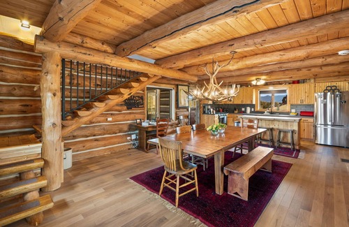 Pray House | Large riverfront home, fishing, firepit, close to Chico and Yellowstone