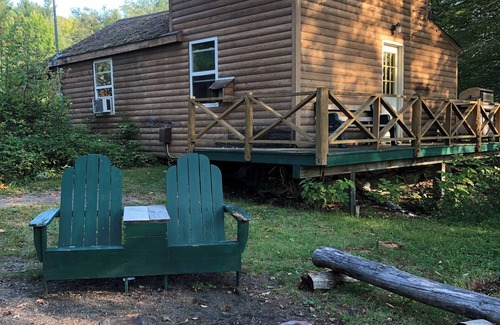 The Forks Cabin | Large Riverside Cabin in The Forks, pet friendly