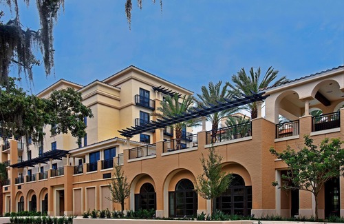 Winter Park Hotel | Large Room Award Winning Hotel w/Rooftop Pool - Close to Parks & Rollins College