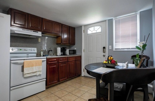 Stamford House | Large Room in shared 2 Bed 1 Bath Cozy Apartment!