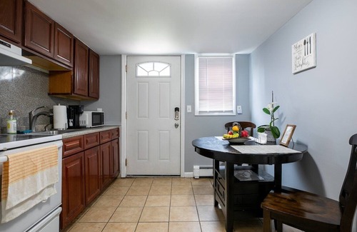 Stamford House | Large Room in shared 2 Bed 1 Bath Cozy Apartment!