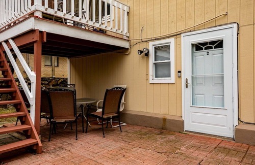 Stamford House | Large Room in shared 2 Bed 1 Bath Cozy Apartment!