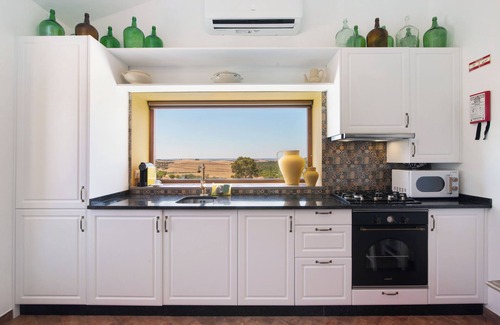 Espirito Santo Apartment | 'Large' Room with Mountain View, Wi-Fi and Air Conditioning