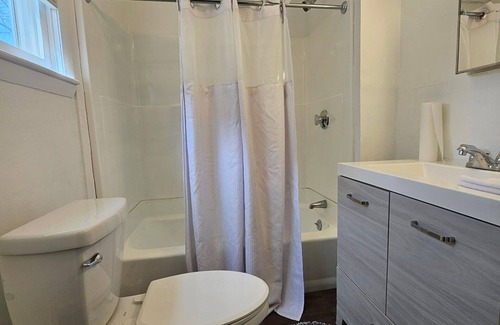 Downtown Apartment | Large room with private bathroom near Whole Foods