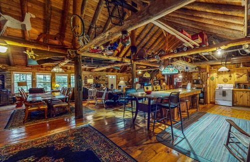 Monson Cabin | Large Rustic Cabin * Waterfront *Lake Access