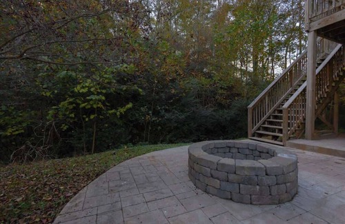 Braselton House | Large Rustic Family Home By RoadATL-KingBed-Firepit-Grill