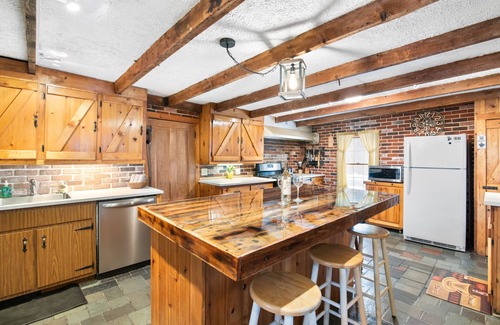 Wilmington House | Large rustic home with gameroom. Near lakes, skiing, walk to downtown.