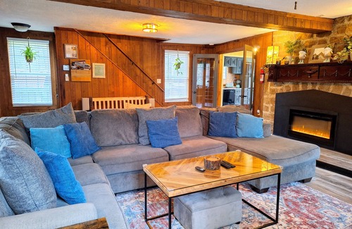 Normalville Cabin | Large Rustic Log Cabin in the Laurel Highlands