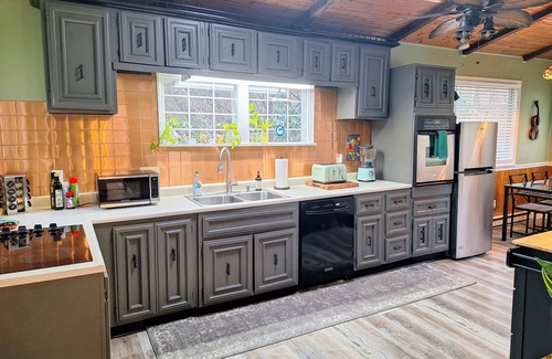 Normalville Cabin | Large Rustic Log Cabin in the Laurel Highlands