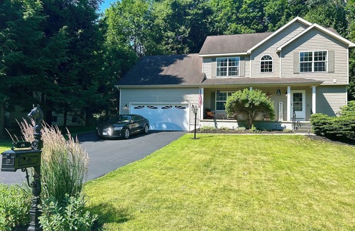 Gansevoort House | Large Saratoga Home Great For Family