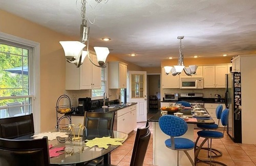 Andover House | Large Scenic Home, Safe Quite Neighborhood, 30 min to Boston, Nashua, Manchester