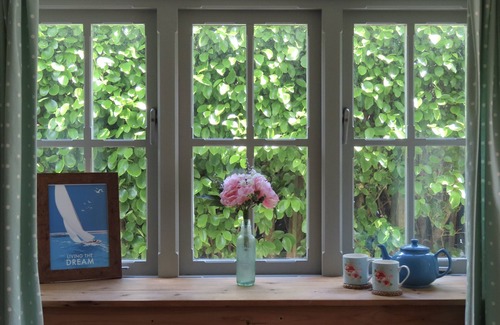 Manorbier Cottage | Large seaside cottage with spacious garden, in a quiet area close to beach.
