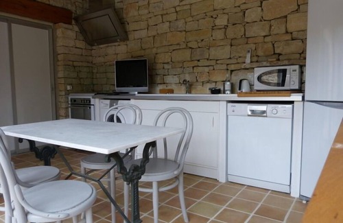 Saignon House | Large self-contained studio with swimming pool in a nest of greenery in the heart of the Luberon