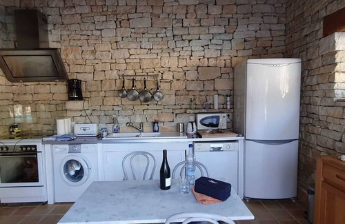Saignon House | Large self-contained studio with swimming pool in a nest of greenery in the heart of the Luberon