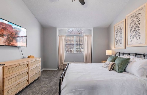 Farmington House | Large Serene Farmington Retreat, Close to Lagoon, SLC, Park City & 8 Ski Resorts