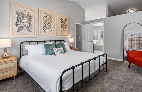 Farmington House | Large Serene Farmington Retreat, Close to Lagoon, SLC, Park City & 8 Ski Resorts