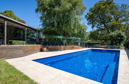 Mount Eliza House | Large solar heated pool, fully fenced secure grounds, sleeps 6 over 3 bedrooms