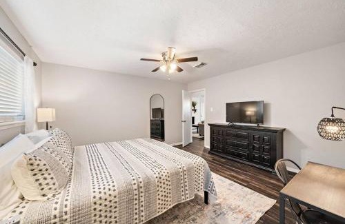 Southbelt/Ellington House | Large South Houston gem with covered patio seating