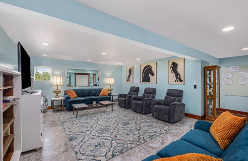 Byron Center House | Large Space, Comfy and Spacious