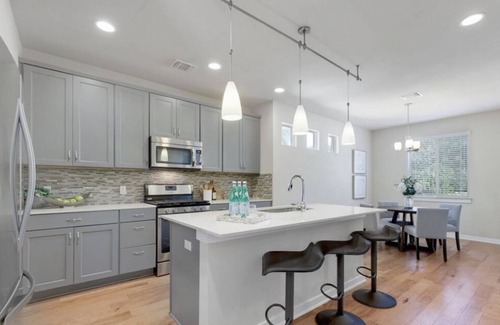 South Manchaca Condo | Large Space- Located 10 minutes from Downtown/hiking/airport
