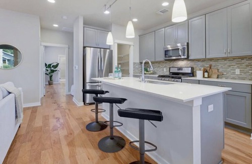 South Manchaca Condo | Large Space- Located 10 minutes from Downtown/hiking/airport
