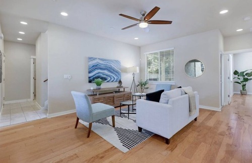 South Manchaca Condo | Large Space- Located 10 minutes from Downtown/hiking/airport