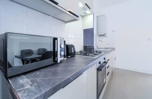 Camden Town with Primrose Hill Apartment | Large Spacious 4 Bed Luxurious Flat In Camden Close To Camden Market