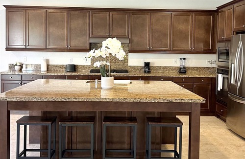 Ontario House | Large spacious 4 bedroom