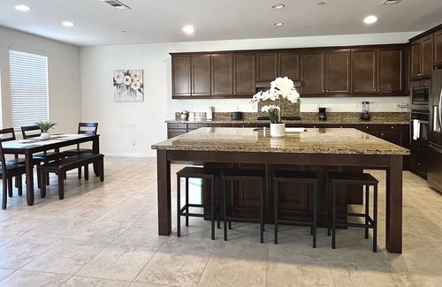 Ontario House | Large spacious 4 bedroom