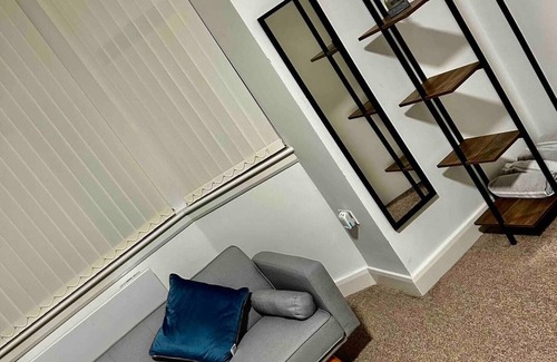 Failsworth Apartment | Large spacious apartment- free parking- sleeps 6nn