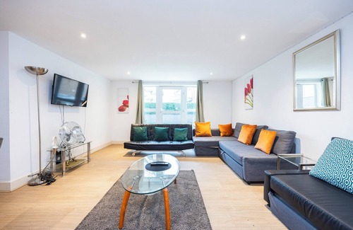 Limehouse Apartment | Large Spacious Apartment Canary Wharf E14- GROUP Accommodation